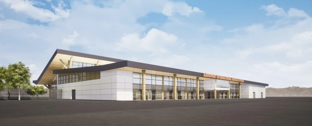 Aéroport moderne sous ciel bleu.